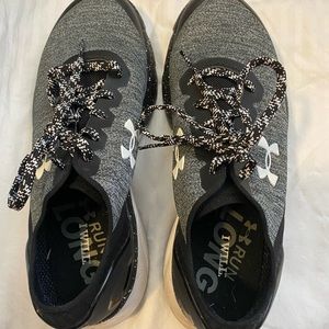 Underarmour Charged tennis shoes size 8.5